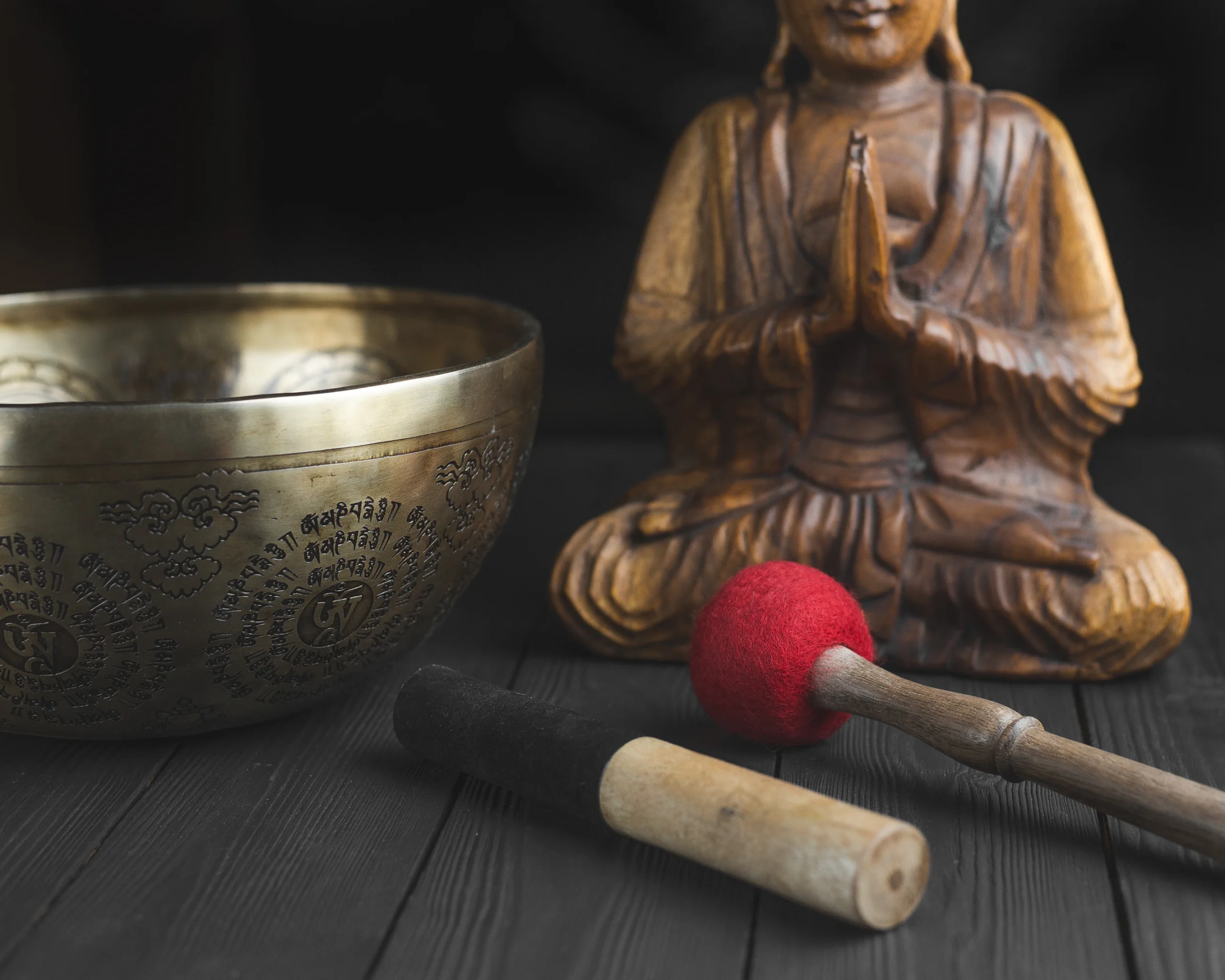 Bei MYSO³ Yoga wird die Klangschale für Yoga Kurse, Yoga Hausbesuche und Yoga Events genutzt. Ebenso wird die Schale bei Folgenden Yoga Kursen eingesetzt: Yin Yoga, Hatha Yoga, Kinderyoga und Familienyoga sowie Hormonyoga.