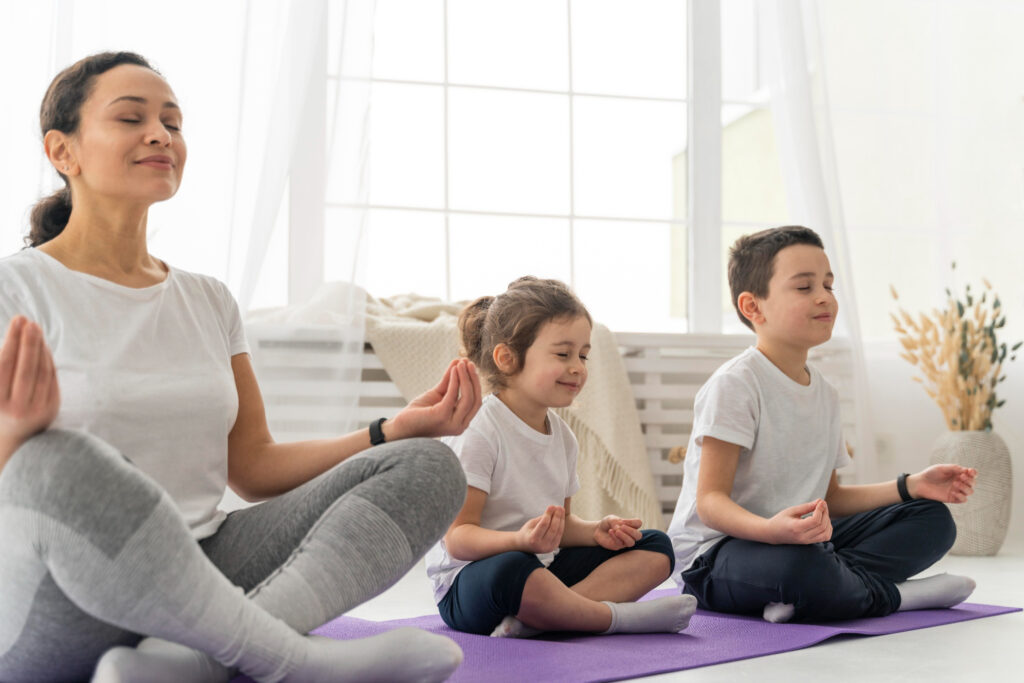 Yoga für die ganze Familie. Jetzt Familienyoga Kurse bei MSYO³ buchen. www.msyo3.com